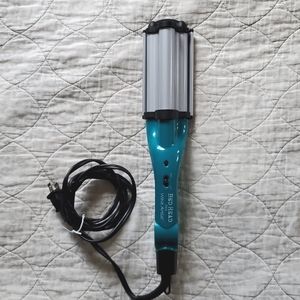 Bed head wave artist, waver